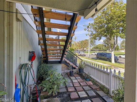 5th image of 2318 W Greenacre Ave
