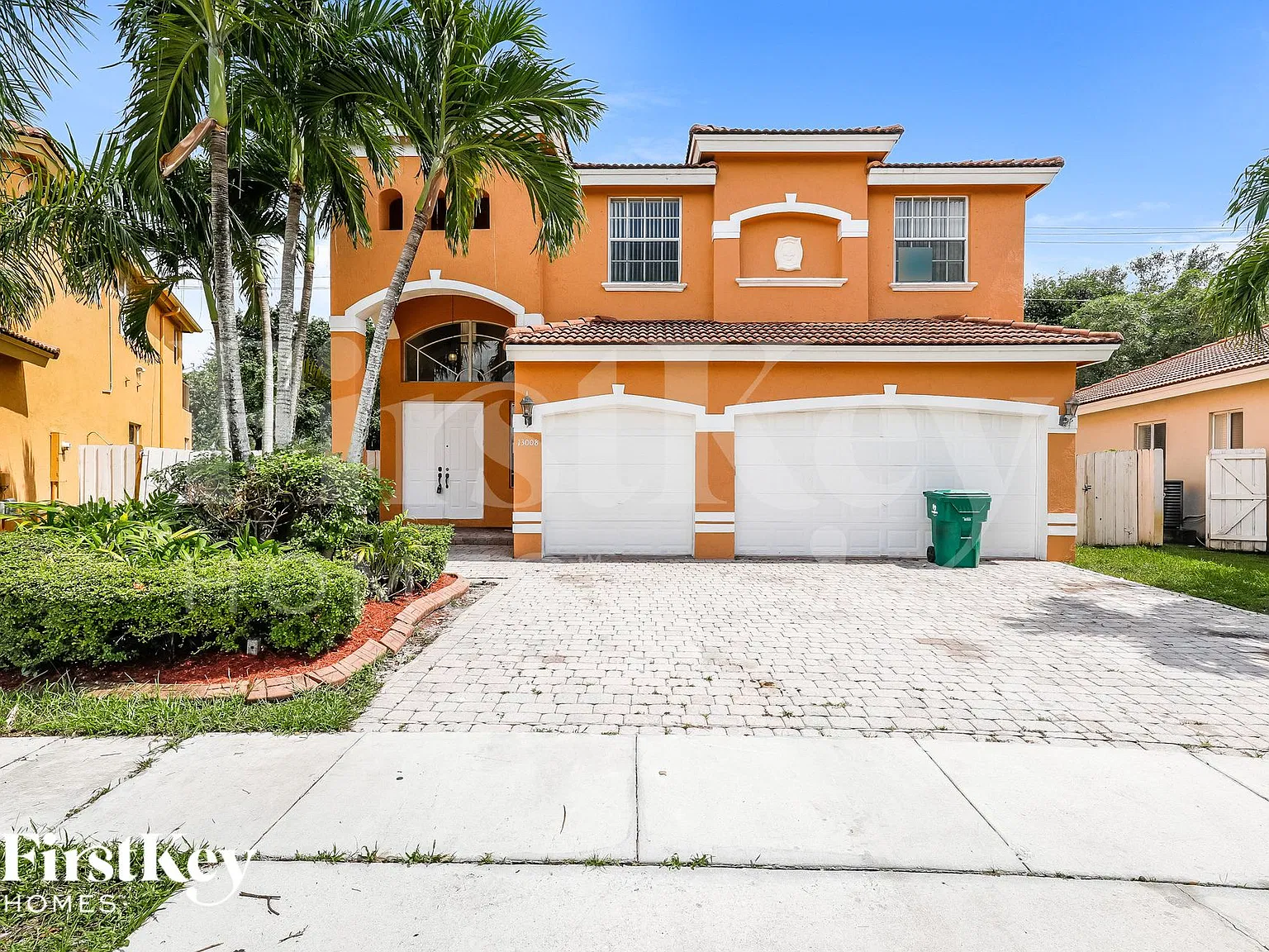 4 bed, 2.0 bath, 3231 sqft, $5,600 — Photo 1