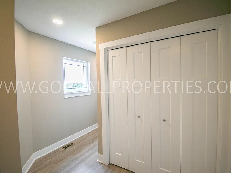 1007 Warren St — Photo 8