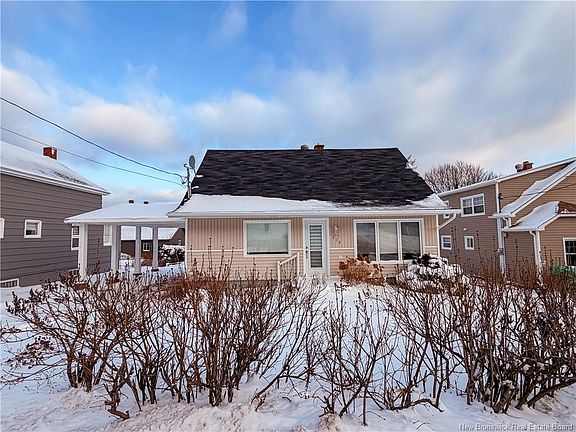 2nd image of 319 Goderich St