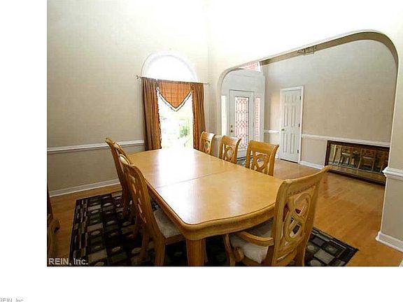 3rd image of 881 Sandoval Dr