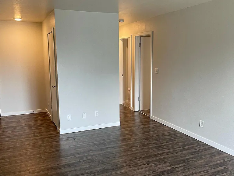 420 S Van Buren St #5 — Photo 6