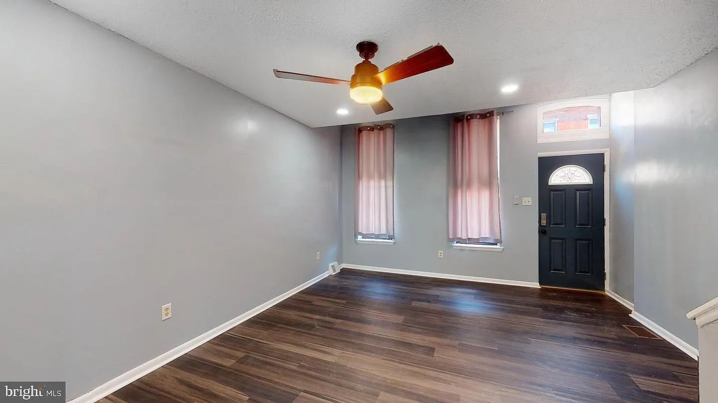 3 bed, 1890 sqft, $2,100 — Photo 2