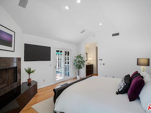 3rd image of 1556 Linda Vista Ave