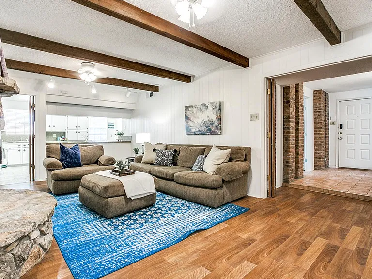 108 Mill Creek Dr — Photo 3