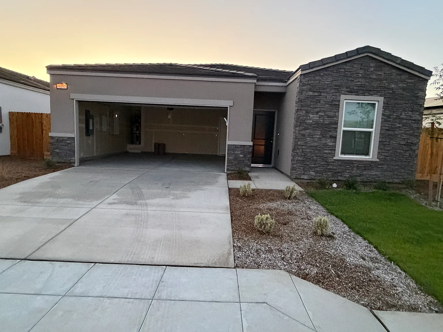 3 bed, 1341 sqft, $2,900 — Photo 1