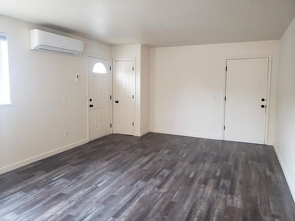 3rd image of 744 W 11th St #744.2