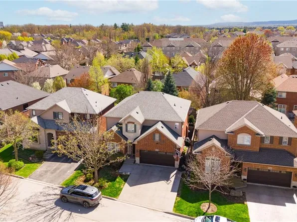 5449 Valleyhigh Dr, Burlington, ON L7L 6Z6
