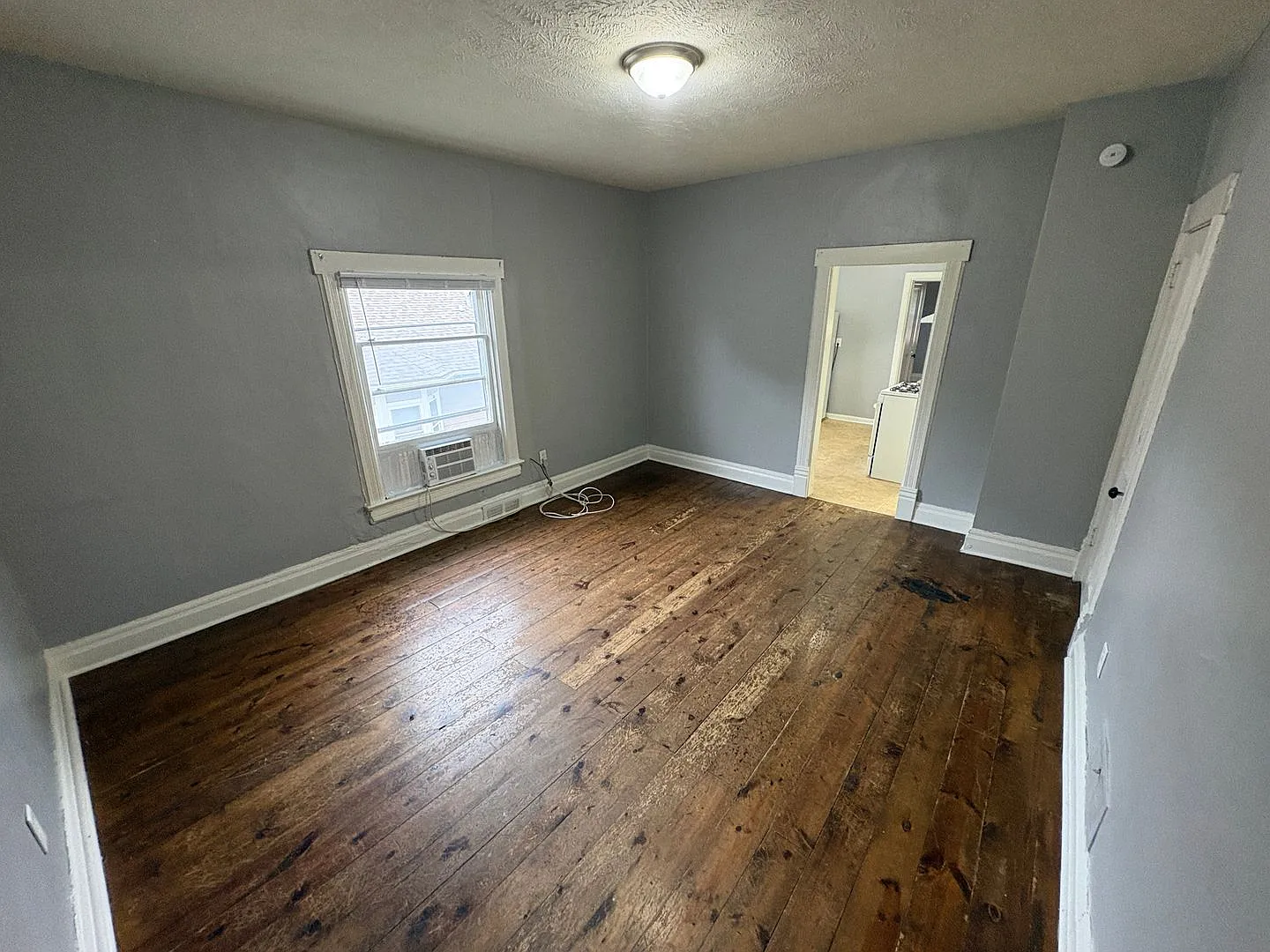 1032 C — Photo 3