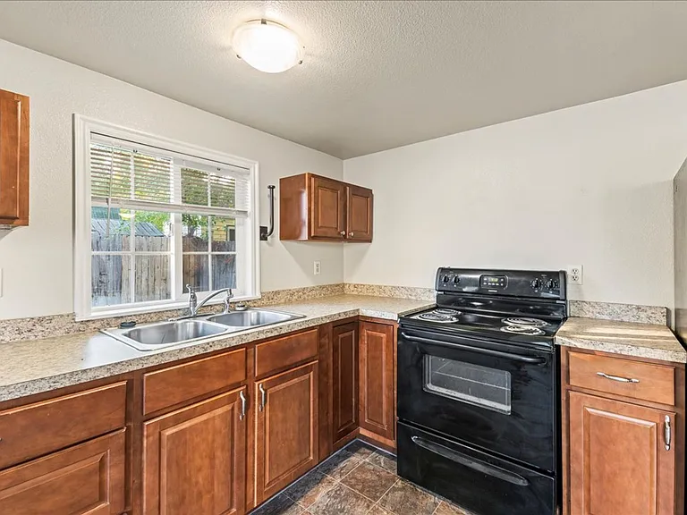 3009 W Overland Rd — Photo 6