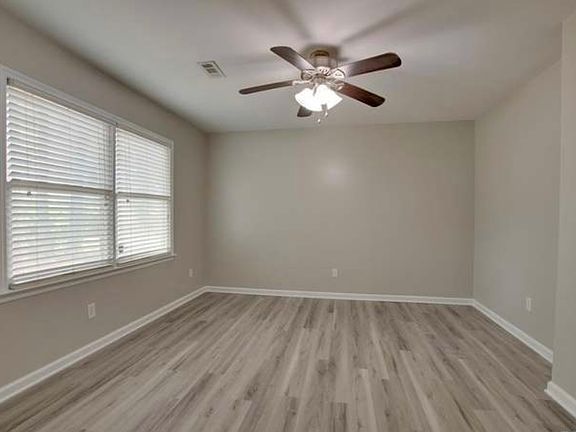 Main Bedroom with ensuite bath and walk in closet