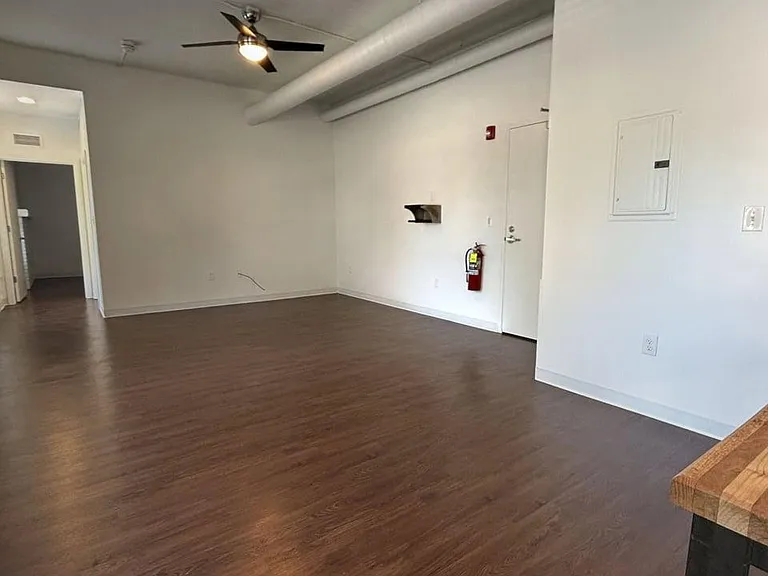 3000 Bridge Ave #205 — Photo 5