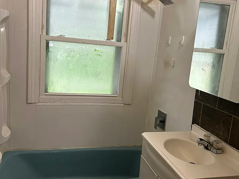 4608 Saint James Ave — Photo 13
