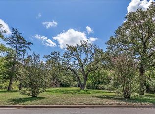 735 Inwood Dr, Bryan, TX 77802