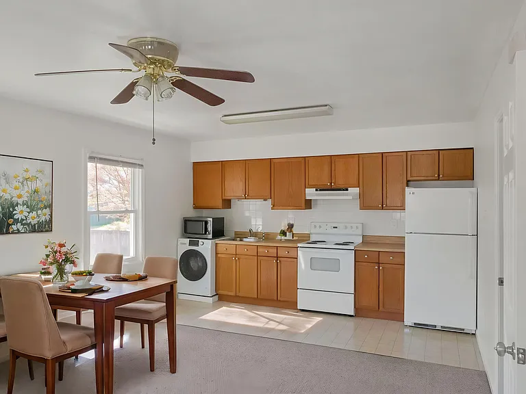 825 Yvette Dr #2 — Photo 3