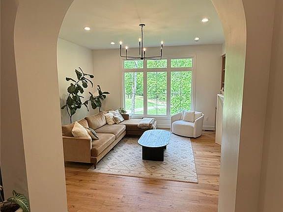 4th image of 1440 Sylvan Ln