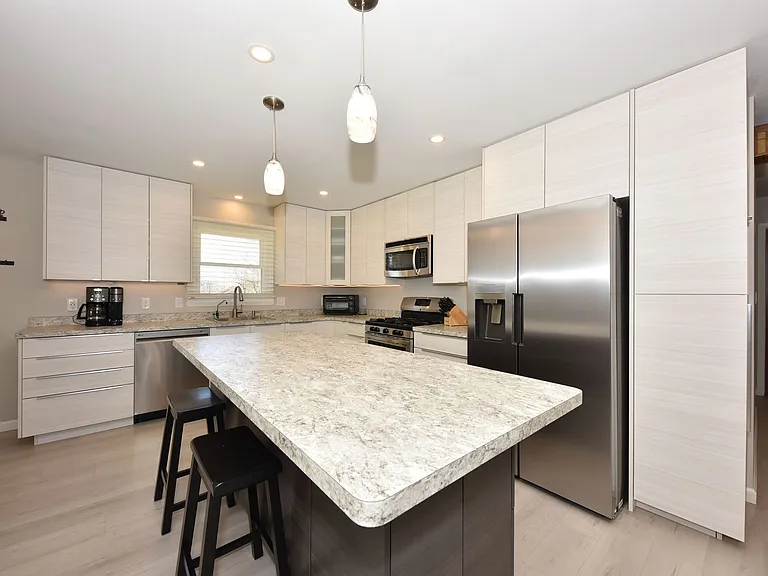 1538 W Liebau Rd — Photo 12