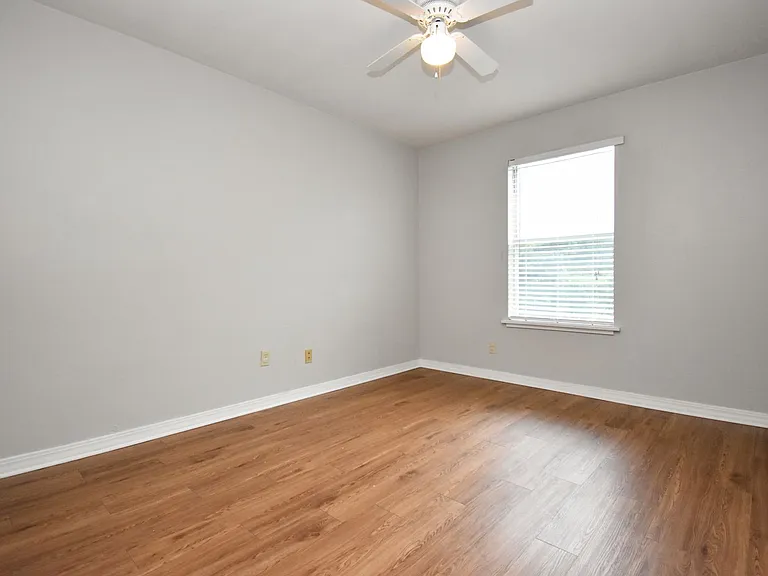 2360 SW Archer Rd #1008 — Photo 5
