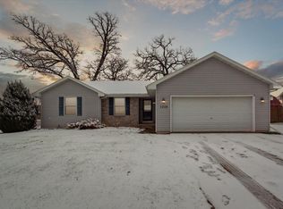 1348 Shade Tree Ln, Janesville, WI 53545