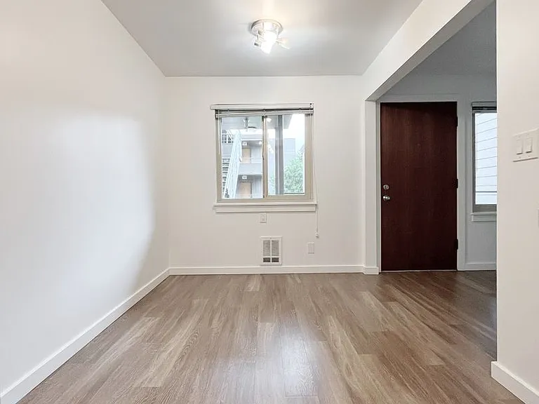 North Towne Manor — Photo 9