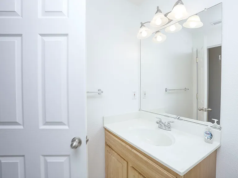 725 Northrup St — Photo 12
