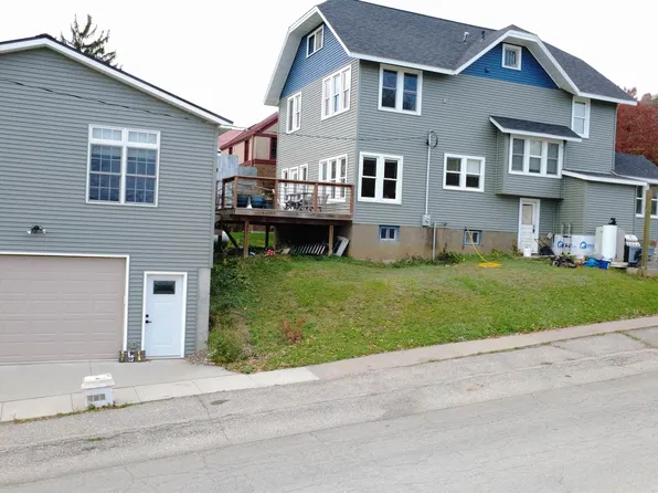 301 Center St, Lansing, IA 52151