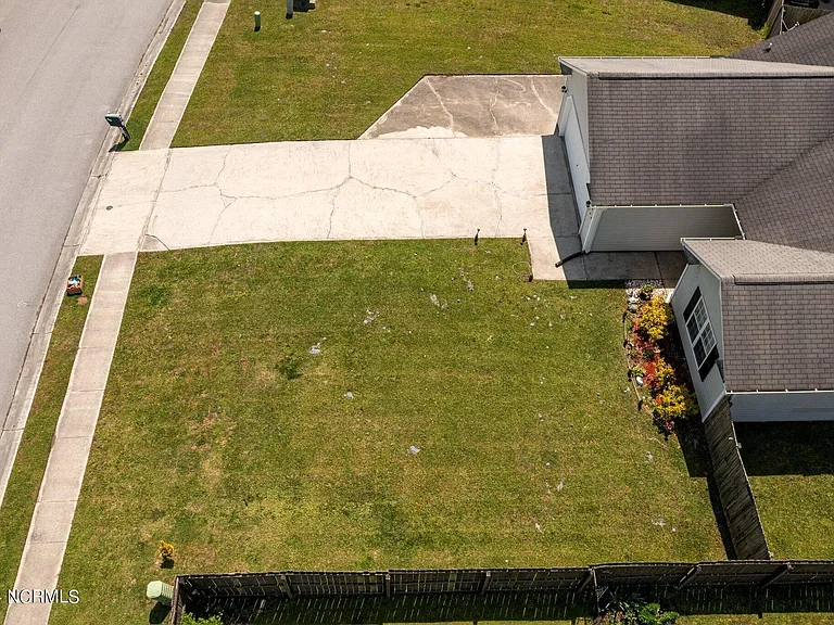 204 Jasmine Ln — Photo 15