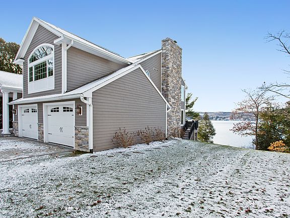3rd image of 19 Hickory Ln