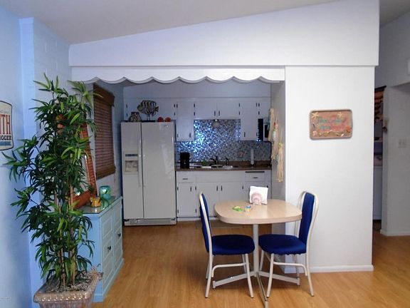3rd image of 10426 W Oakmont Dr