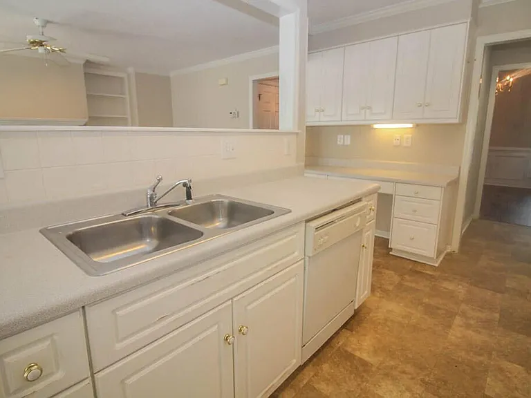 246 Farmington Dr W — Photo 17