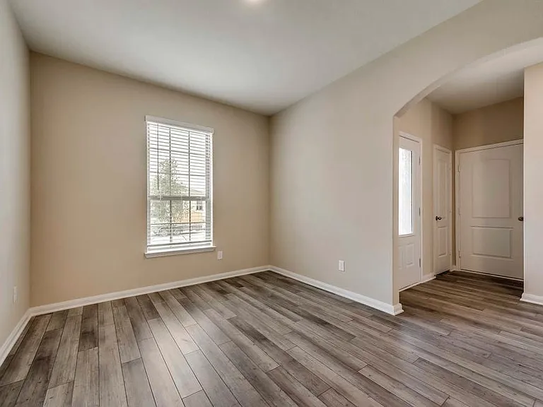 228 Ridgeland Oak Dr — Photo 2