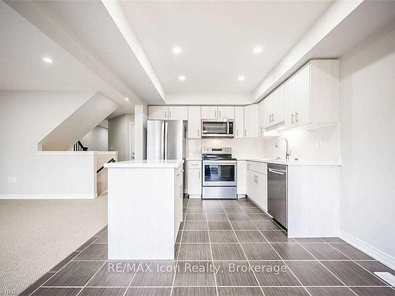2nd image of 135 Acacia Rd