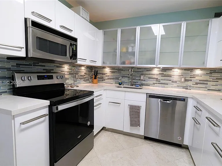 5161 Collins Ave #1217 — Photo 8