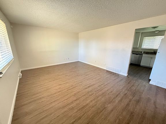 4th image of 262 Dianna Dr
