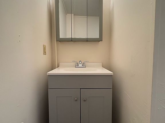 5th image of 34 Spring St APT 2C