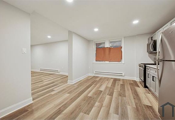 4th image of 4932 N 12th St Floor 1