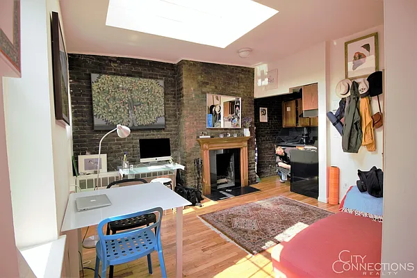 Rented by City Connections Realty | media 23