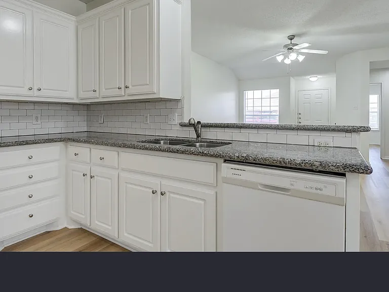 503 N Clinton Ave #B — Photo 22