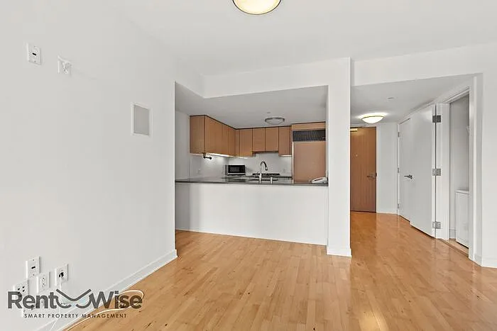 301 Mission St #15E — Photo 14