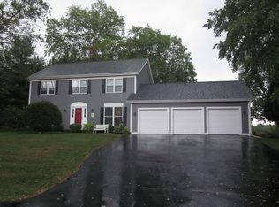 709 Surrey Ln, Dundee, IL 60118