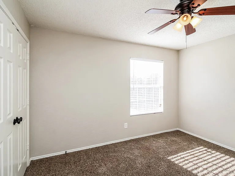 3229 Kathy Ln — Photo 10