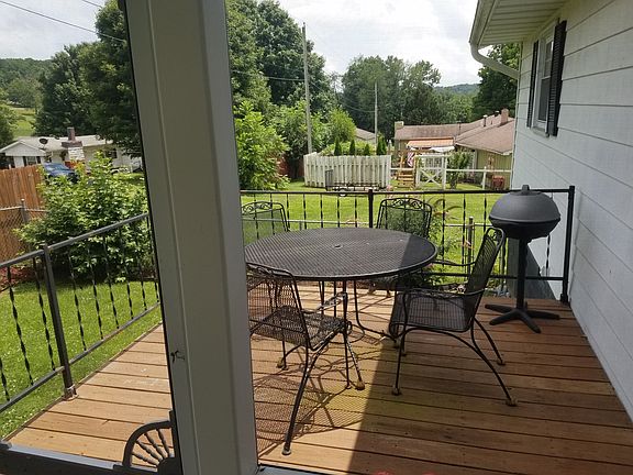 4th image of 1058 E Smith Cir