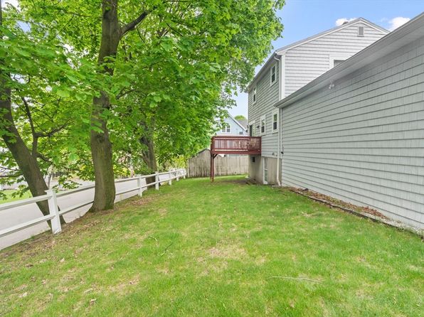 17 Breedens Ln, Revere, MA 02151