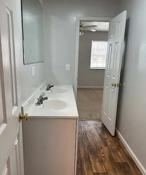 Sleepy Hollow Townhomes — Photo 20