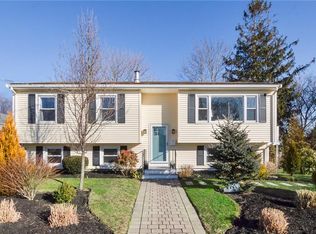 52 Holten Ave, Newport, RI 02840