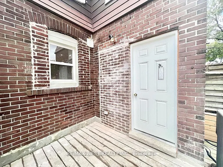 4 Sutherland Ave #BASEMENT — Photo 13
