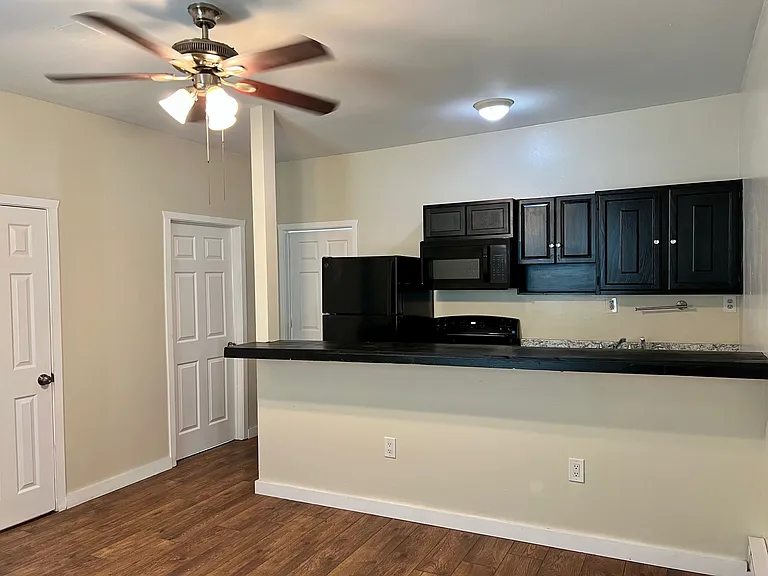 1023 E Haskell St — Photo 5