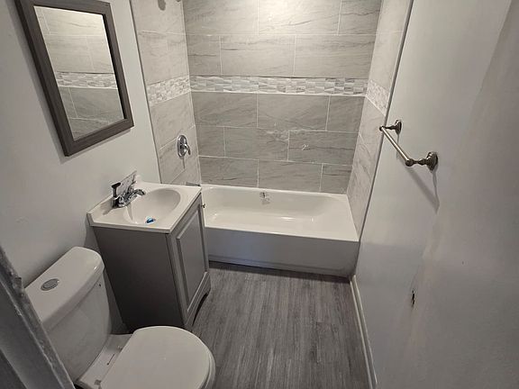 3rd image of 26851 Drakefield Ave
