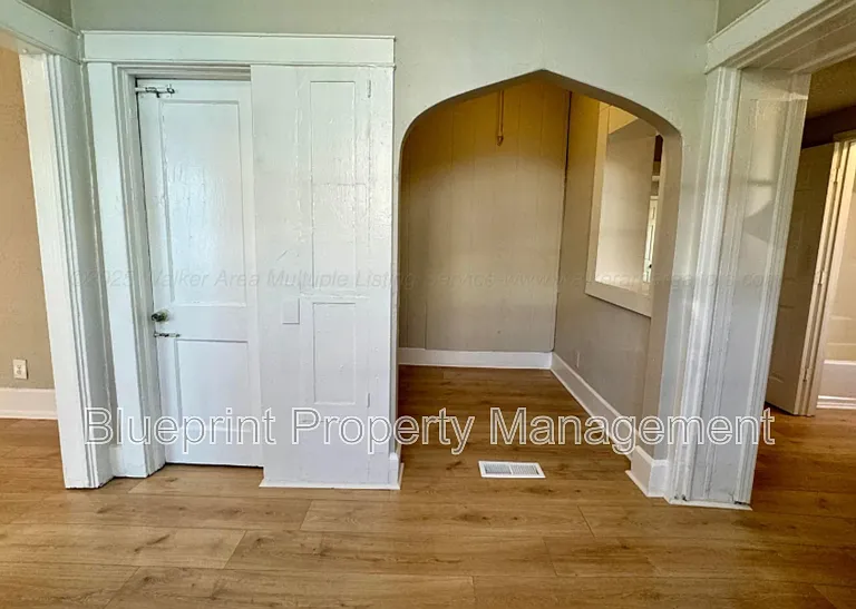 1532 Bay Ave SW — Photo 14