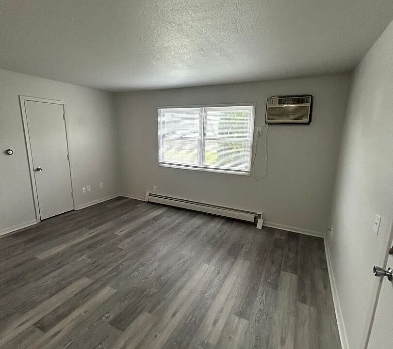 1st image of 126 E 5th St S APT 5